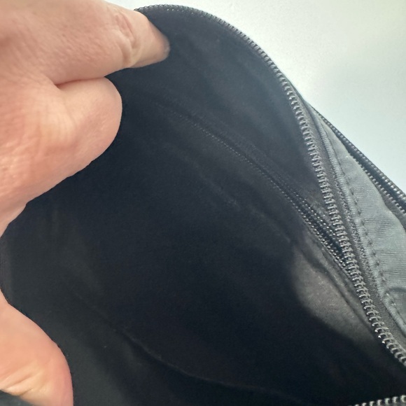 Coach Black Messenger Bag! Perfect for traveling and has tons of pockets✈️ - Picture 3 of 4